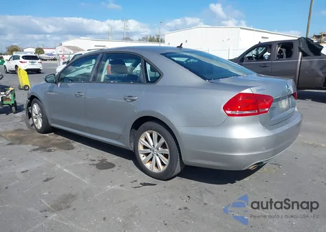 2012 Volkswagen Passat 2.5L S z USA, uszkodzony, nr VIN 1VWAP7A37CC081080